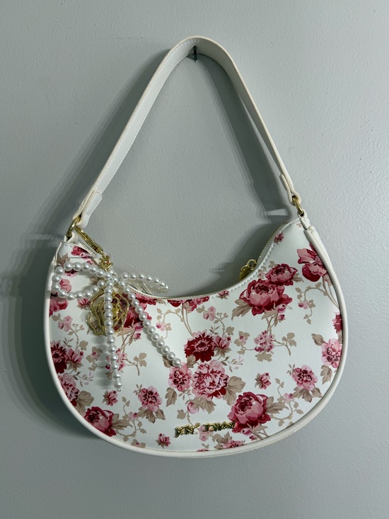 Betsey Johnson Handbags - *NWT* Betsey Johnson Purse XONORTHY Creamy White Floral Shoulder Bag